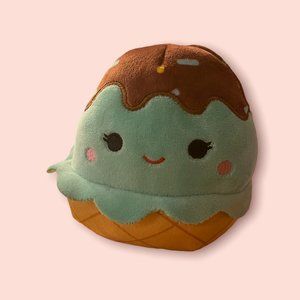 Squishmallow maya 5inch